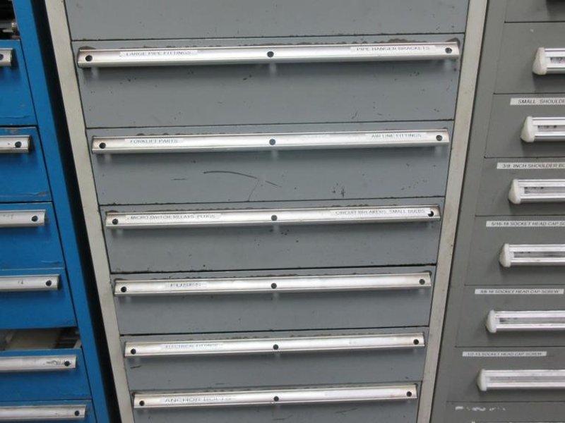 9 Drawer Cabinet with Contents: Fittings, Electrical Components.- Auction Item