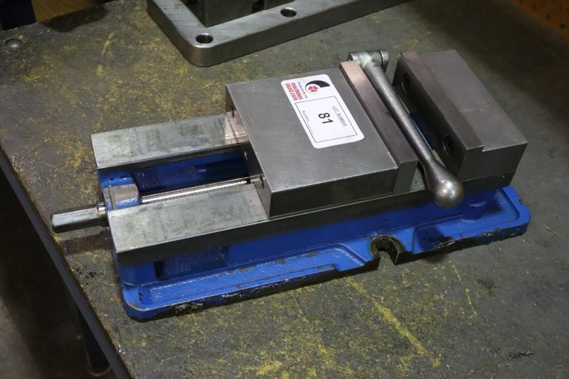 Kurt D675 6" Machine Vise, Steel Jaws, Handle- Auction Item