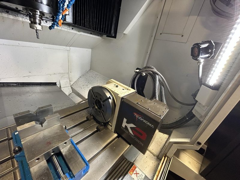 Okuma M560-V VMC, 2023 – 4th Axis, Probe, Chip Conveyor