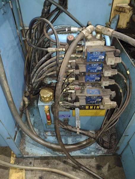 13" X 13" DOALL C-3300NC AUTOMATIC HORIZONTAL BANDSAW. STOCK # 1109625