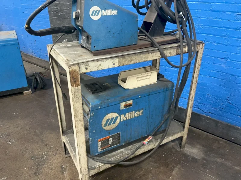 MILLER 450 A WELDER   -  INVISION 456MP