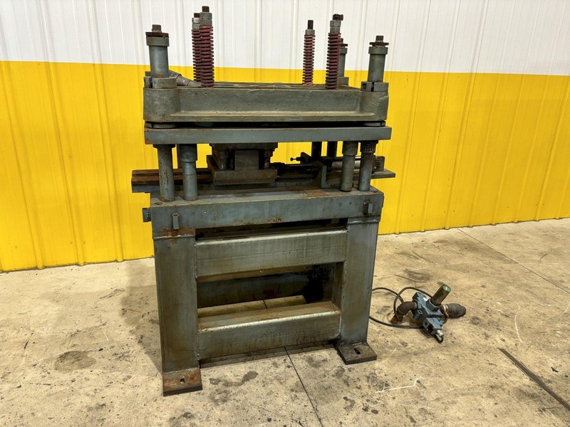 12 TON AIRAM 4-POST PNEUMATIC CUTOFF PRESS: STOCK #21325