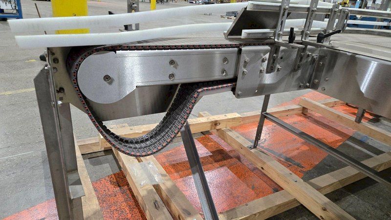 CONTAINER HANDLING SYSTEMS RECIRCULATING ACCUMULATION TABLE/CONVEYOR LINE USED