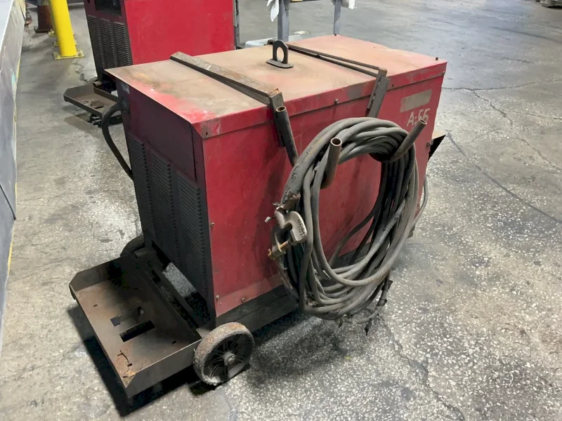 LINCOLN ELECTRIC 600 A WELDER  -  IDEALARC DC-600