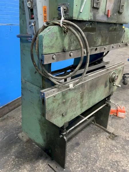 CHICAGO, DREIS, &amp; KRUMP 11 TONS PRESS BRAKE  -  131