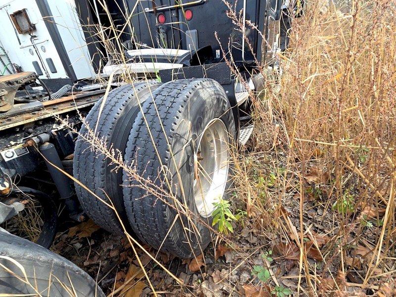 Kenworth T680 Sleeper Truck, 2015 – PACCAR MX-13, Automated Transmission, 76″ Sleeper