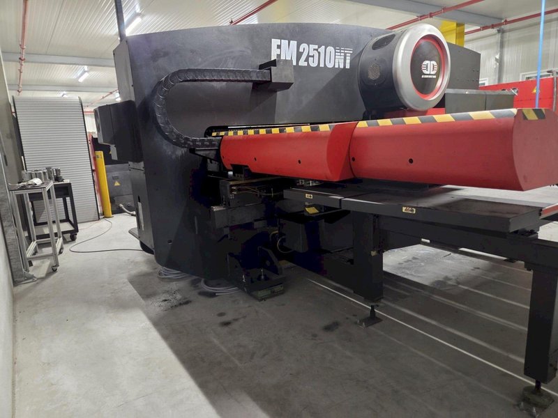 Amada EM2510NT CNC Turret Punch, 2005- Tons of Tooling and Spare Parts!