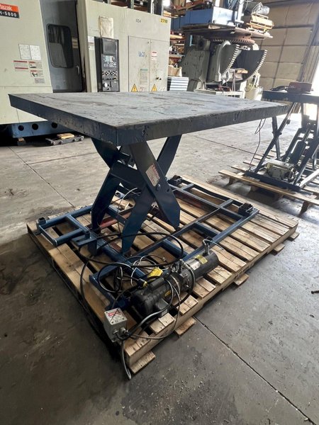 48" x 72" HYDRAULIC LIFT TABLE, 42" H