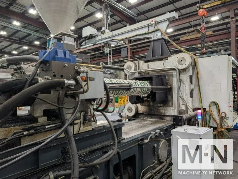 950 TON 232 OZ CINCINNATI MILACRON MODEL MM950 INJECTION MOLDING MACHINE MFG 2013