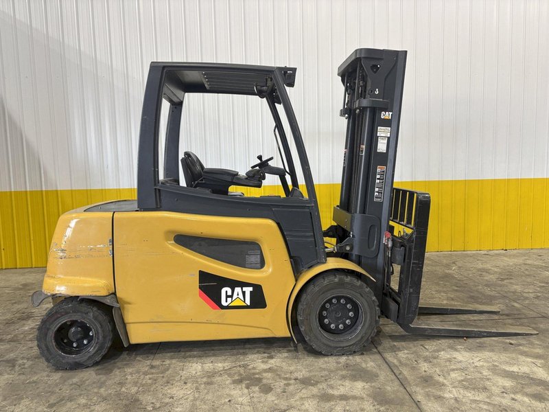 11,000 LBS CAT MODEL #2ET11000 ELECTRIC FORKLIFT, NEW 2020: STOCK #22688