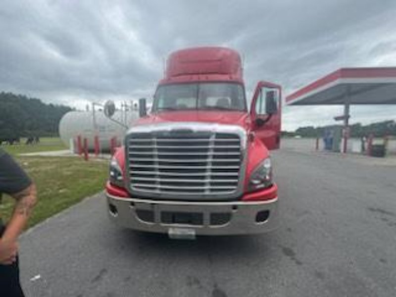 Freightliner Cascadia 125 Day Cab, 2018 – Detroit DD15, 10-Speed Manual