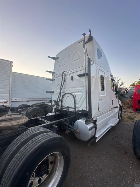 2019 Freightliner Cascadia 1FUJHHDR5KLKM7237