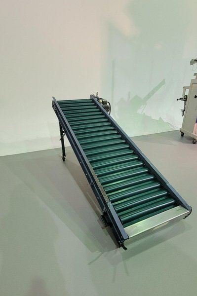 Audion Elektro AVM 200 Vertical Bagging Machine, 2002 – Includes Inclined Out Feed Conveyor