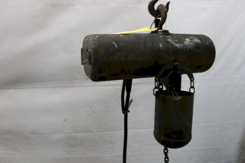 1/2 TON 1000 LBS CM LOADSTAR ELECTRIC POWERED CHAIN HOIST: STOCK #12002