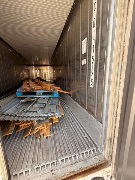 40&#039; SHIPPING CONTAINER. STOCK # 0993125.