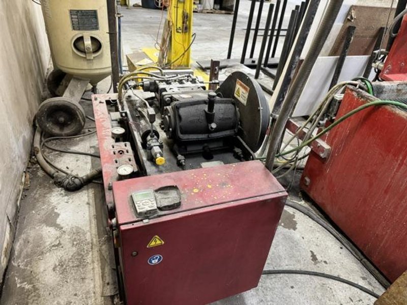 6.5′ x 13′ Omax Maxiem 2040 Waterjet, 2011 – 50,000 PSI