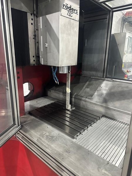 Roders RFM 600 Precision High Speed Vertical Machining Center