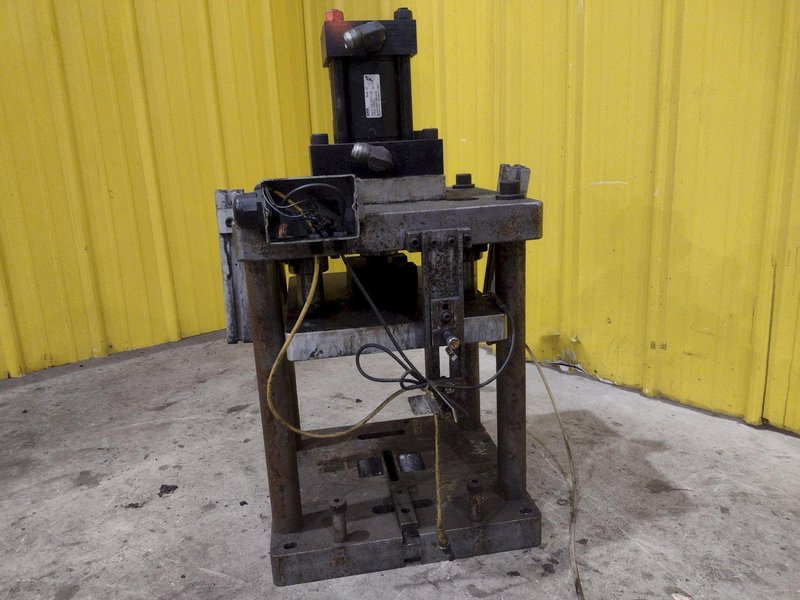 4-POST HYDRAULIC PRESS - ROLLFORMER CUTOFF PRESS: YOBRO #25562