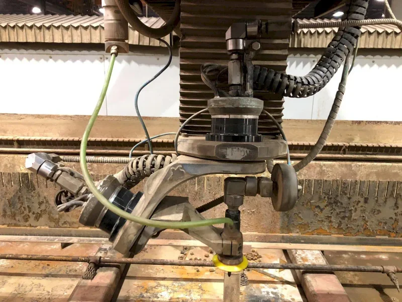 2011 FLOW MACH 4 4020B | Waterjet Cutters