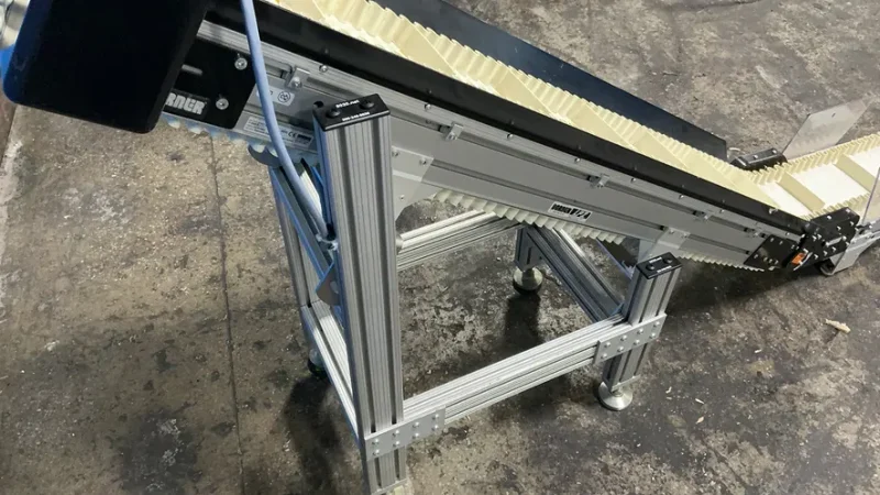 DORNER 10” W OF FLAT INCLINE BELT CONVEYOR  -  LPZ3210853