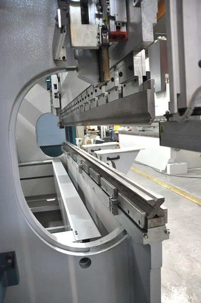 Adira PM 135 ton x 3100 mm CNC