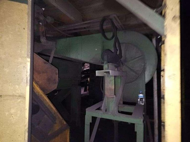 B and P model 85b muller with dust hood, motor and gearbox, batch hppper and cooling blower