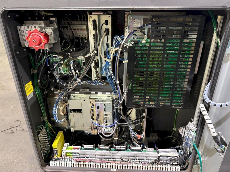 YASKAWA MOTOMAN-MH24 w/ DX200 Controller USED **Missing Teach Pendant**