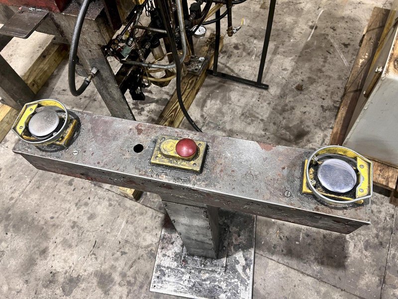 30 TON METAL MECHANICS 4 POST HYDRAULIC FORMING PRESS , 24" STROKE, NEW1999: STOCK #21949