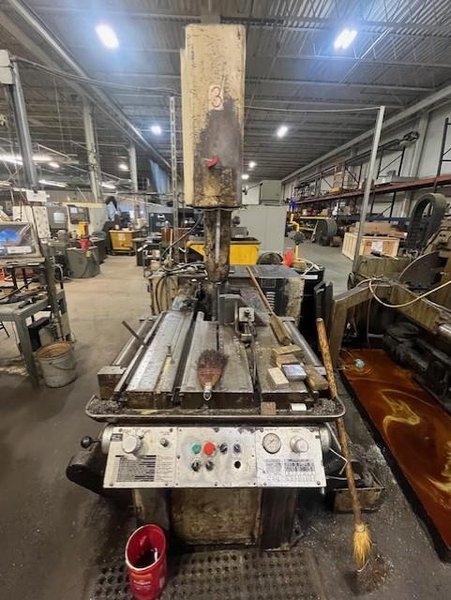 18" X 22" MARVEL 81 VERTICAL BAND SAW STOCK# 3907