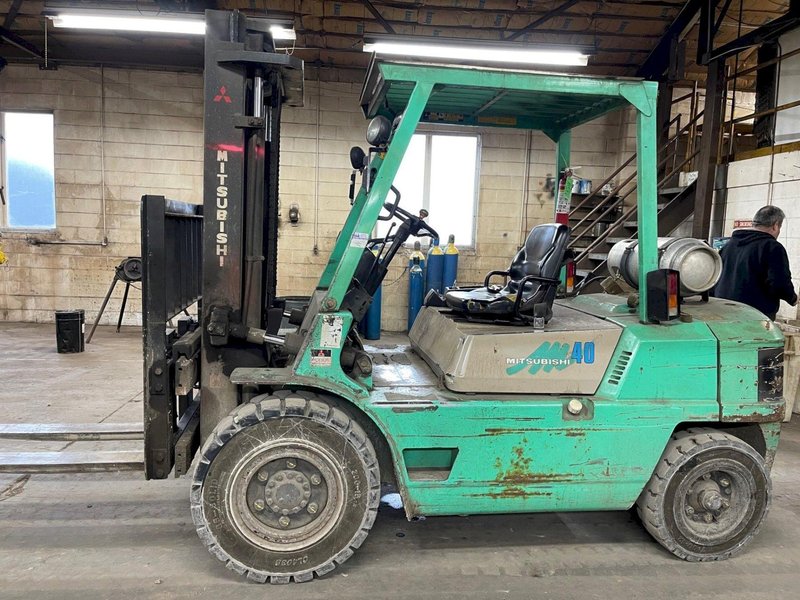 9000 LBS MITSUBISHI PNEUMATIC TIRE FORKLIFT : STOCK #77764