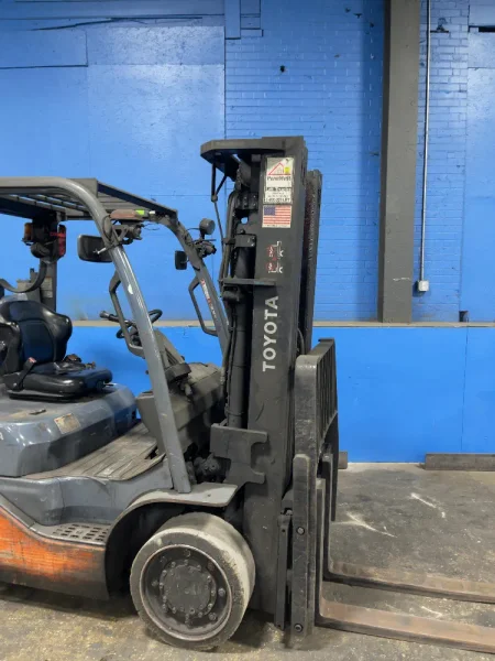 TOYOTA 7000 LBS PROPANE FORKLIFT  -  8FGC35U-BCS