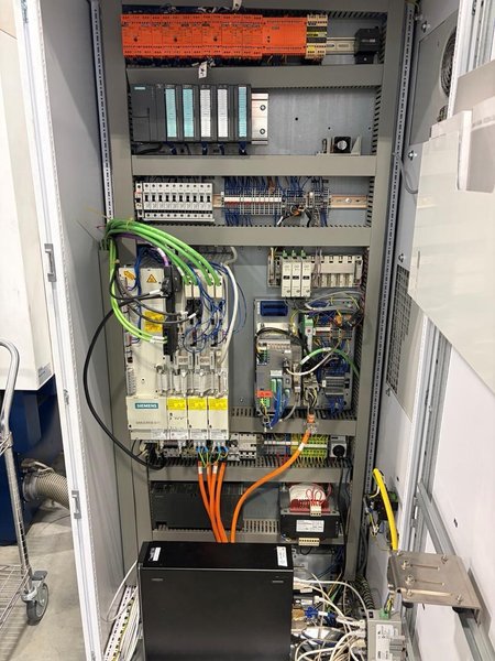 Trumpf TruLaser Cell 3010 Fiber Laser, 2011 – 3.5′ x 2′ Table, Chiller