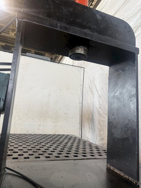60" X 60" ACORN WELDING TABLE WITH STAND &amp; HYYDRAULIC PRESS. STOCK # 0878726