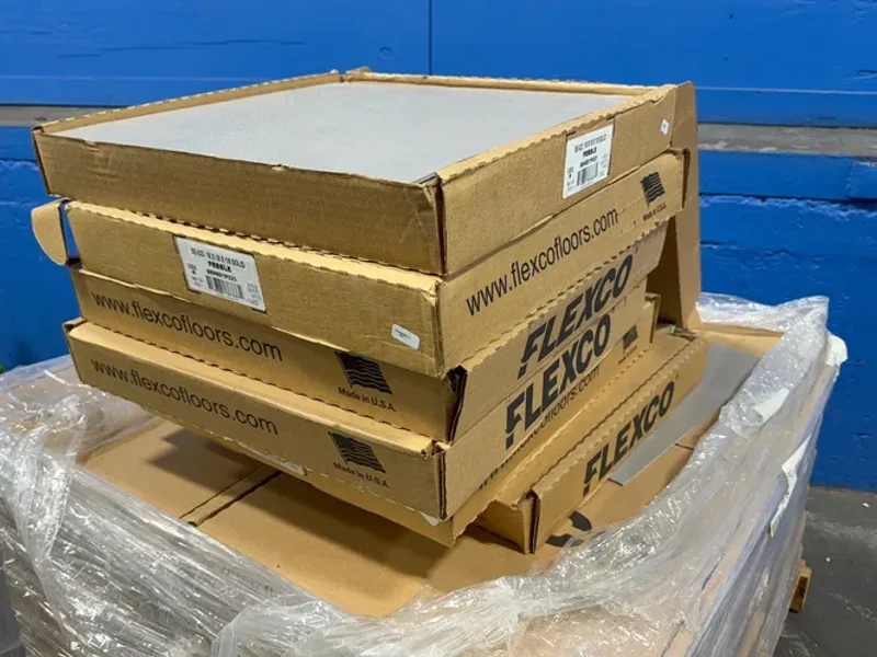FLEXCO 18”X18”X1/8” FLOOR TILES   -  SE-023