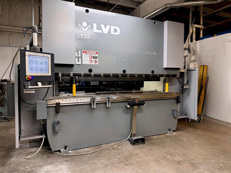 LVD PPED 135/30 150 Ton x 10' Press Brake