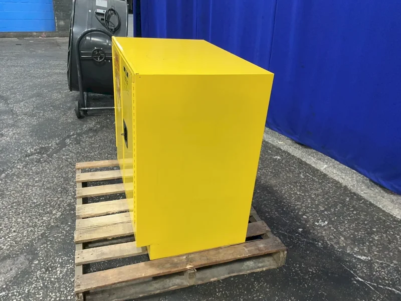 ULINE 22 GAL. FLAMMABLE LIQUID STORAGE CABINET  -  H-4177S-Y