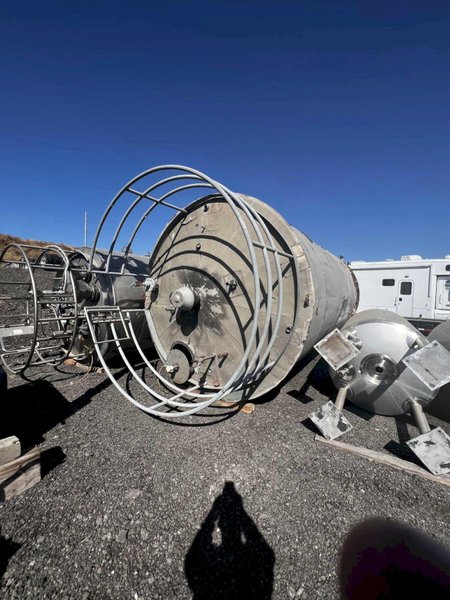 9,000 Gallon SS Vertical Tank