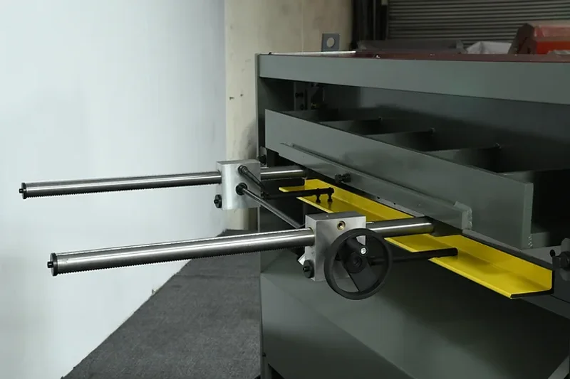 NEW 4' X 12 GAUGE  GMC MODEL EPS-0412M HYDRAULIC SHEAR