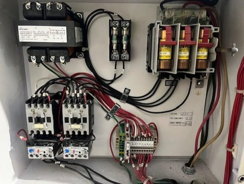 18" X 22" MARVEL SERIES 8-MARK II VERTICAL BAND SAW STOCK# 4039