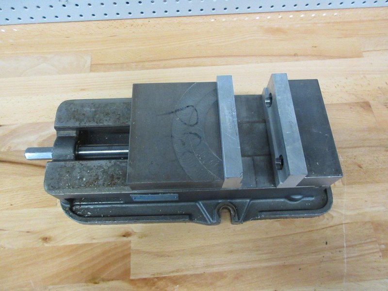 Kurt D675 6&quot; Machine Vise with Aluminum Jaws- Auction Item