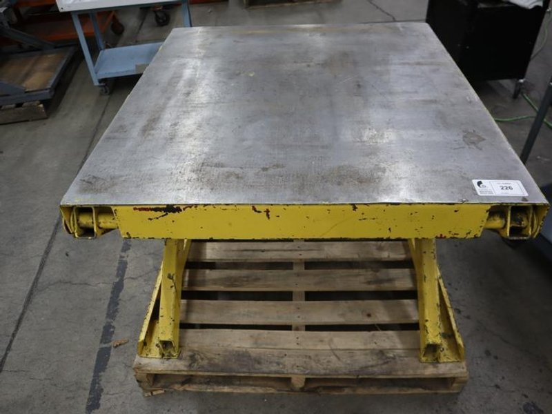 Scissor Lift Table, 4,000 Lb Capacity, 40&quot; x 40&quot; Surface- Auction Item