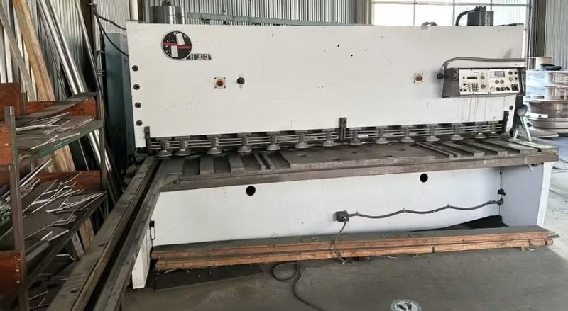 AMADA H-3013 - Power Squaring  Shears (in)