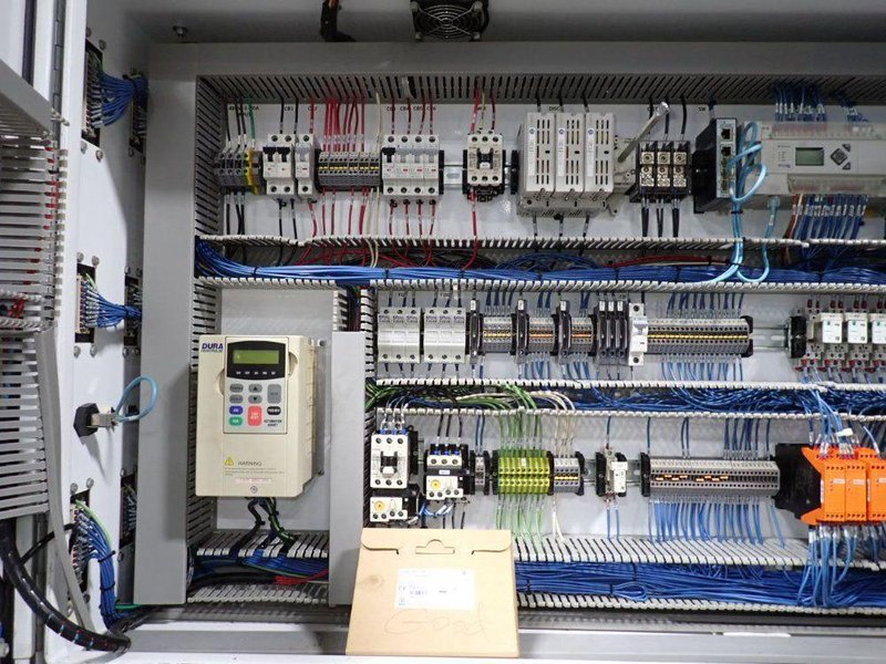 YASKAWA / MOTOMAN ROBOT CONTROL  -  UP20 / DX200