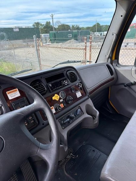 2020 Freightliner M2 106 3ALACXFC8LDLN6122