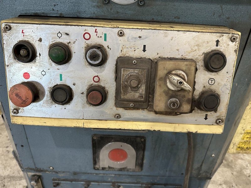 8&quot; x 8&quot; x 1/8&quot; AMADA MODEL #CS-220 HYDRAULIC NOTCHER: STOCK #20970