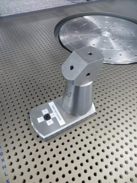 Leitz PMM-Xi 8.10.6 Fixed Bridge/Moving Table Coordinate Measuring Machine (CMM), B4s Controller, 10-Station Stylus Rack, Grid Plate, Rotary Table