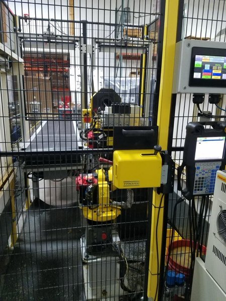 RoboFlex CS Robotic Cell, 2016 – Fanuc M-10iA/12 Robot, 8.5′ Conveyor System, Fanuc iRVision