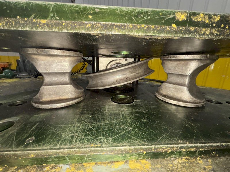 GREENLEE HYDRAULIC BENDER W/ TABLE: YOBRO #23994