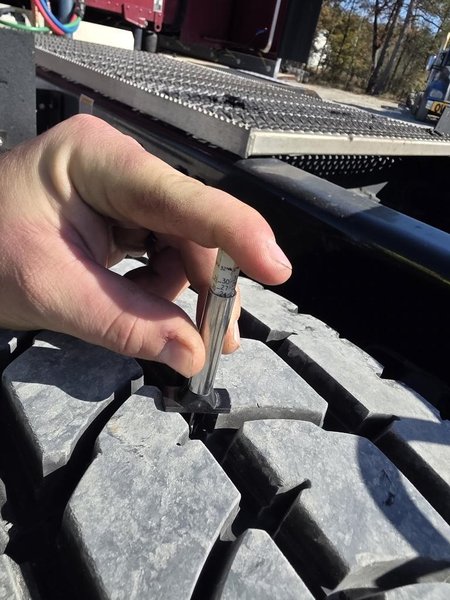 PETERBILT 567 - Trucks