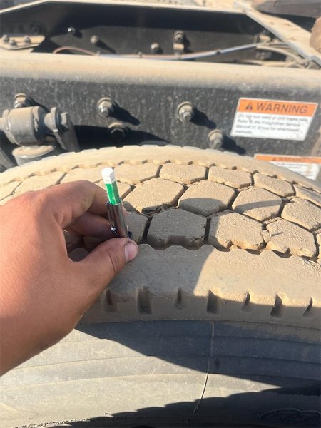 2020 Freightliner CA126SLP - Cascadia  3AKJHHDR2LSLR4945